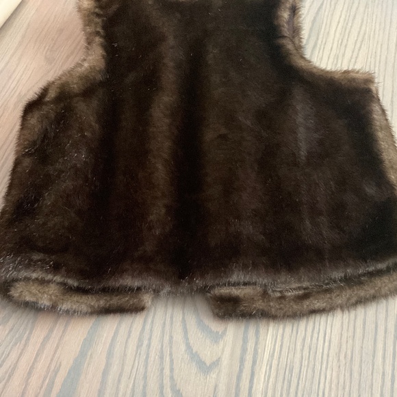 Faux Fur Vest. OUTDOOR EDITION by PARKHURST.  EXCELLENT CONDITION! Very pretty! - Picture 8 of 9